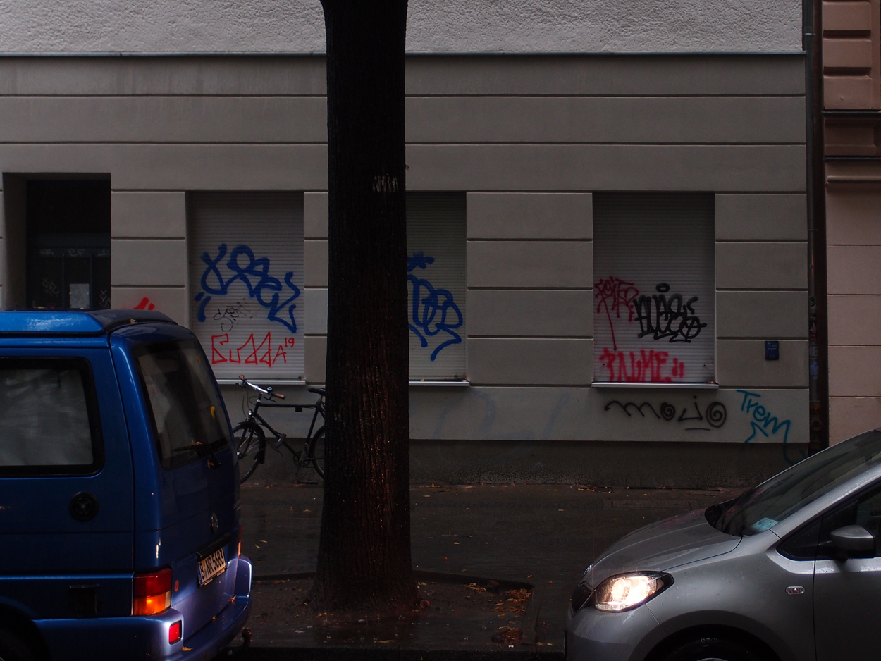 2019-06-06 Regen auf Fensterbänken